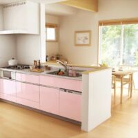 <a href="https://e-kitchen.biz/navi/introduce/noritz-recipia-plan05/">PLAN5</a> noritz ノーリツ レシピア システムキッチン 扉